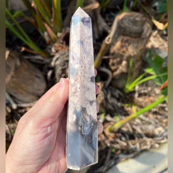 Black Flower Agate Tower - Picture 11 of 11